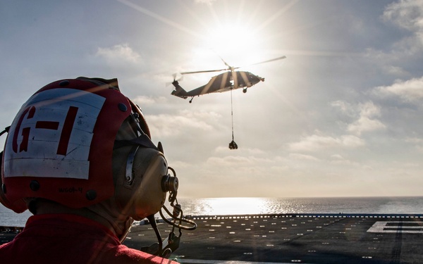 USS Makin Island Conducts Vertical Replenishment