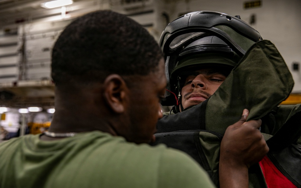 13th MEU conducts EOD suit try-ons