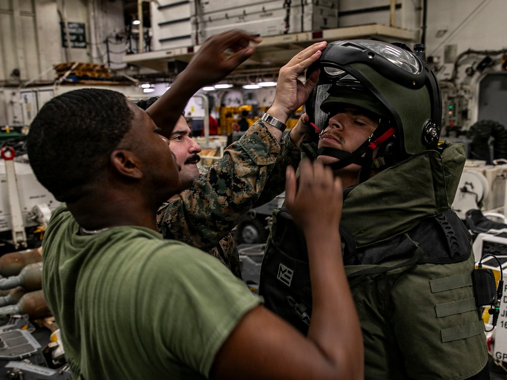 13th MEU conducts EOD suit try-ons
