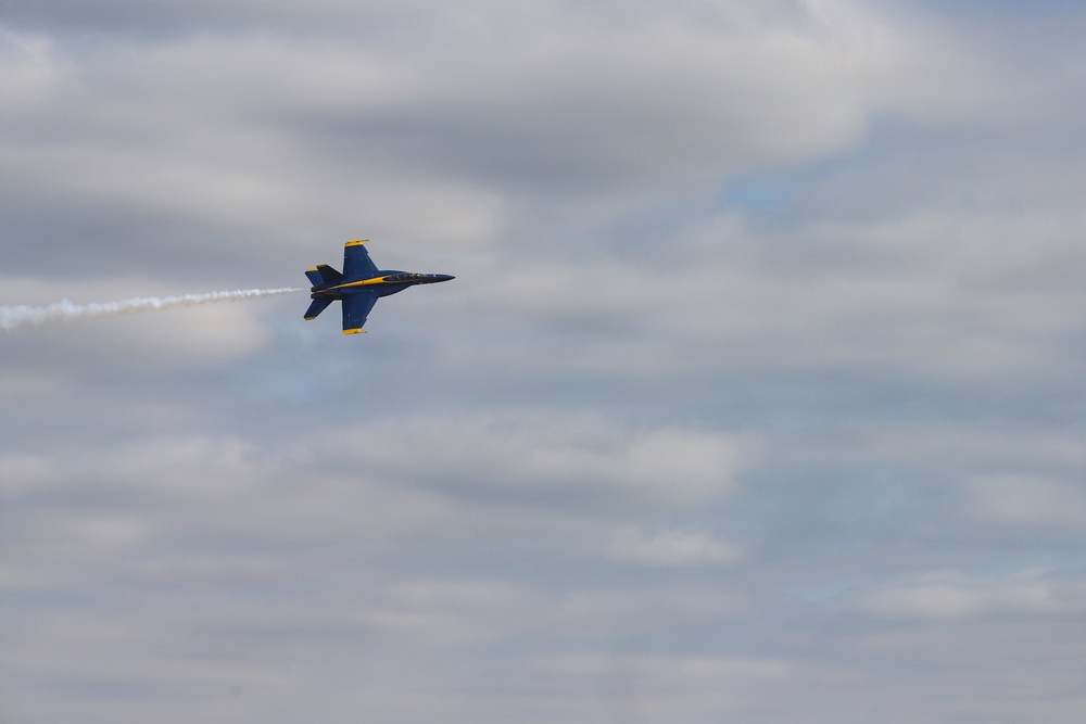 US Navy Blue Angels perform at Oregon International Air Show
