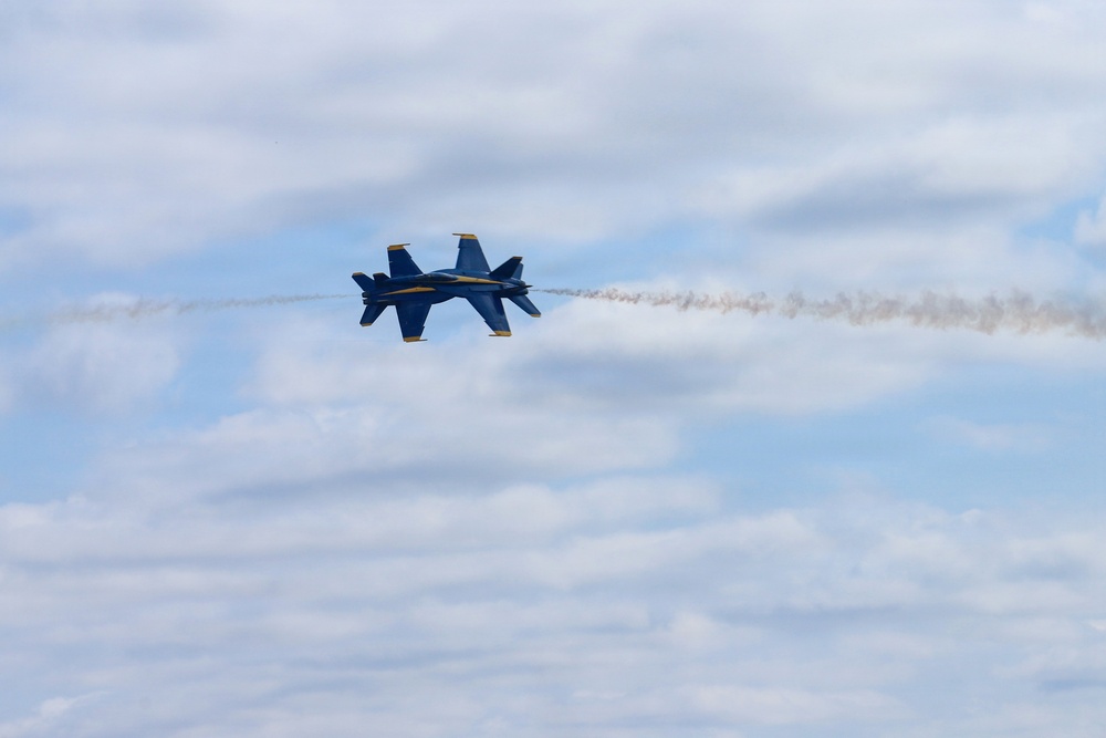US Navy Blue Angels perform at Oregon International Air Show