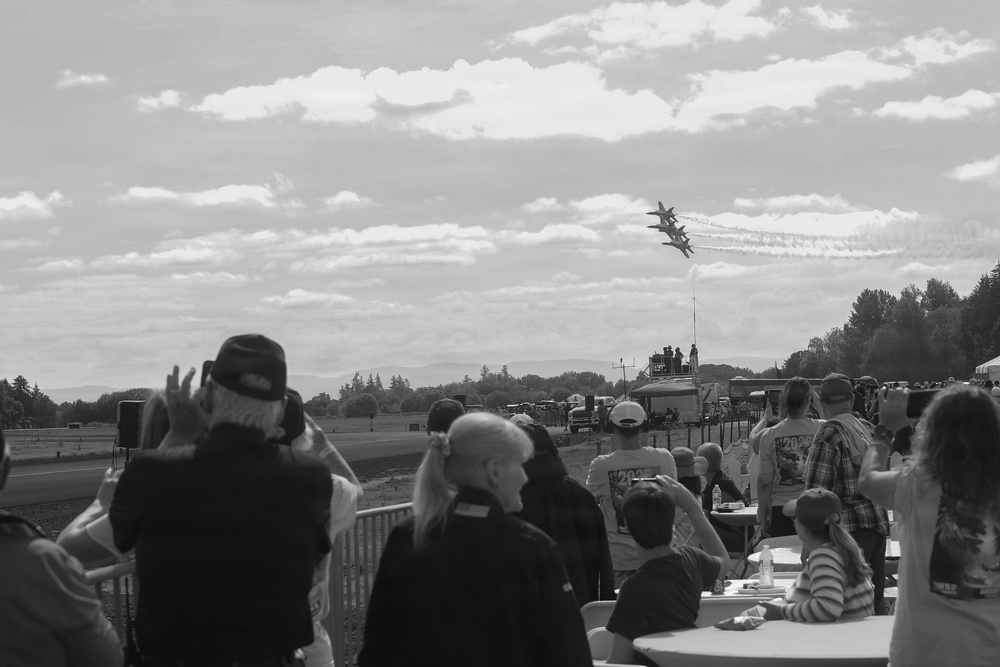 US Navy Blue Angels perform at Oregon International Air Show