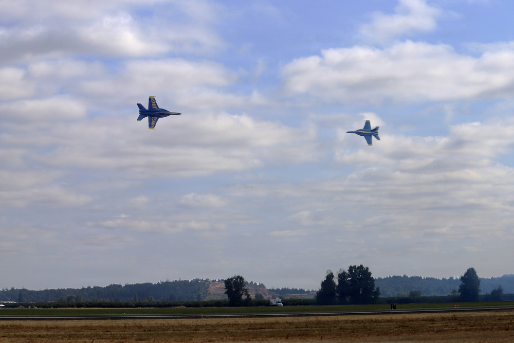 US Navy Blue Angels perform at Oregon International Air Show
