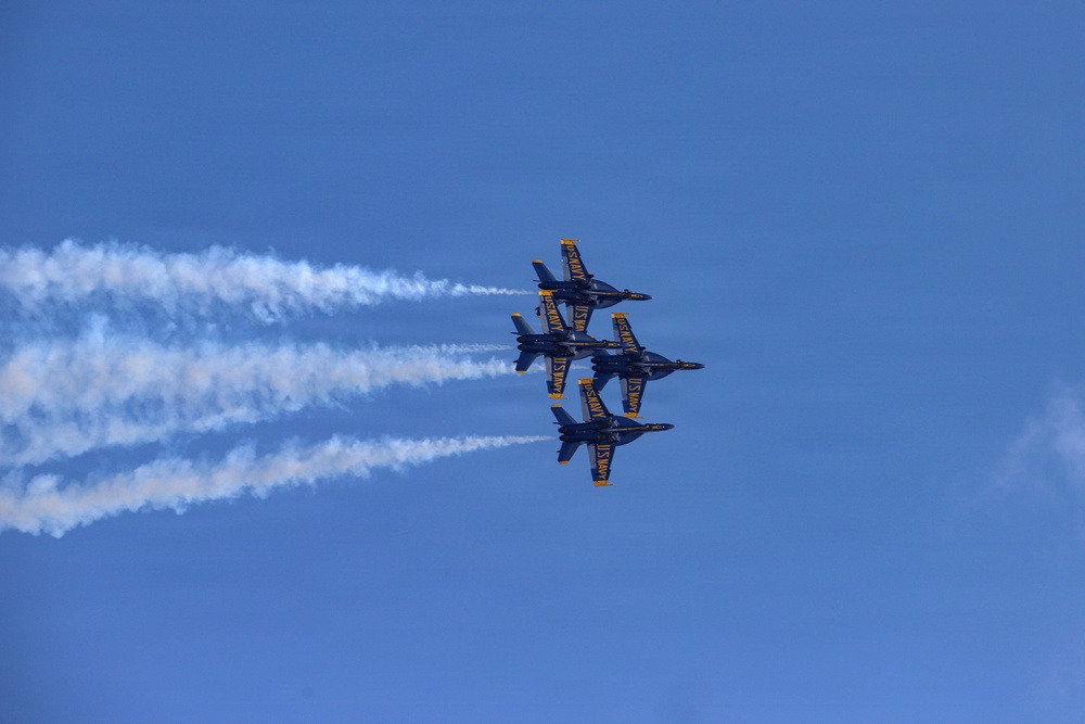 US Navy Blue Angels perform at Oregon International Air Show