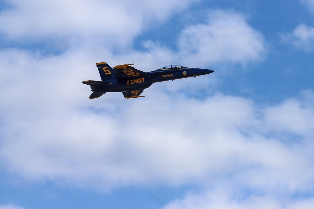 US Navy Blue Angels perform at Oregon International Air Show
