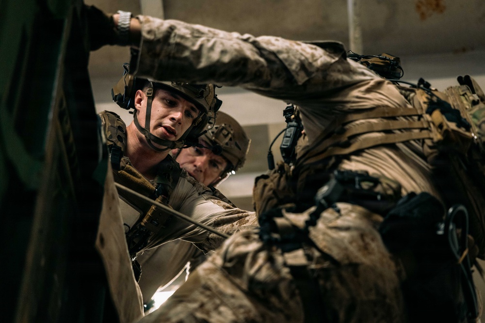 11th MEU Marines, Sailors Conduct Rappel Training Aboard USS Boxer