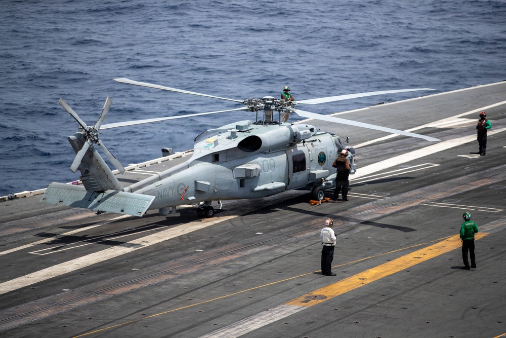 GW Conducts Flight Operations in South China Sea with RAN