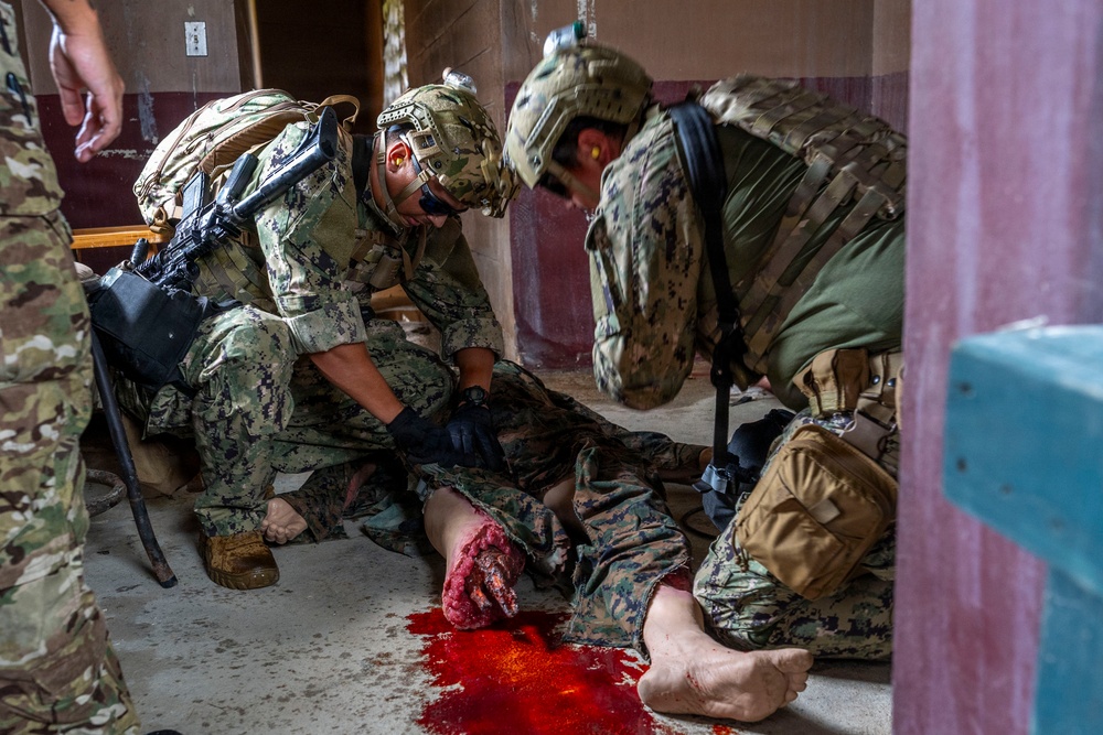EODMU5 Conducts TCCC Training Evolutions