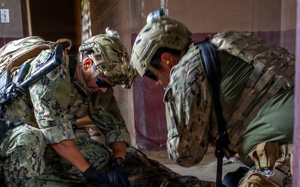 EODMU5 Conducts TCCC Training Evolutions