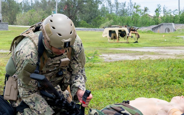 EODMU5 Conducts TCCC Training Evolutions