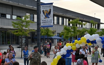 USAG Stuttgart Garrison Commander attends 'Clap-In' event at Stuttgart Elementary School