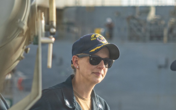 USS Mustin conducts a replenishment-at-sea with USNS Wally Schirra