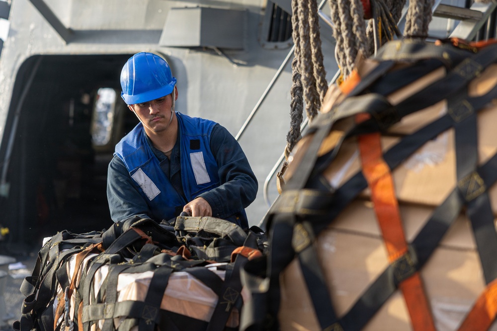 USS Mustin conducts a replenishment-at-sea with USNS Wally Schirra