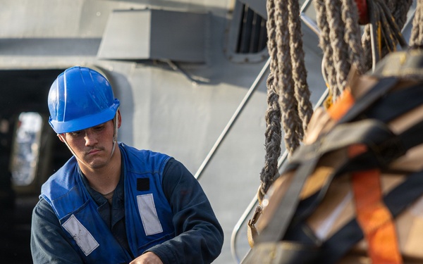 USS Mustin conducts a replenishment-at-sea with USNS Wally Schirra