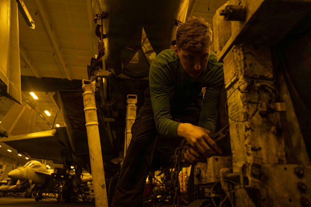 Abraham Lincoln Conducts Aircraft Maintenance