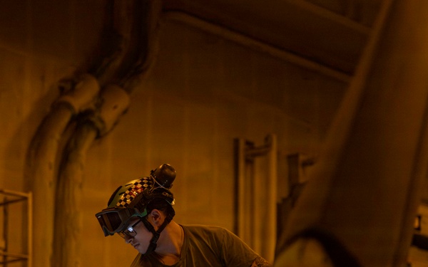 Abraham Lincoln Conducts Aircraft Maintenance