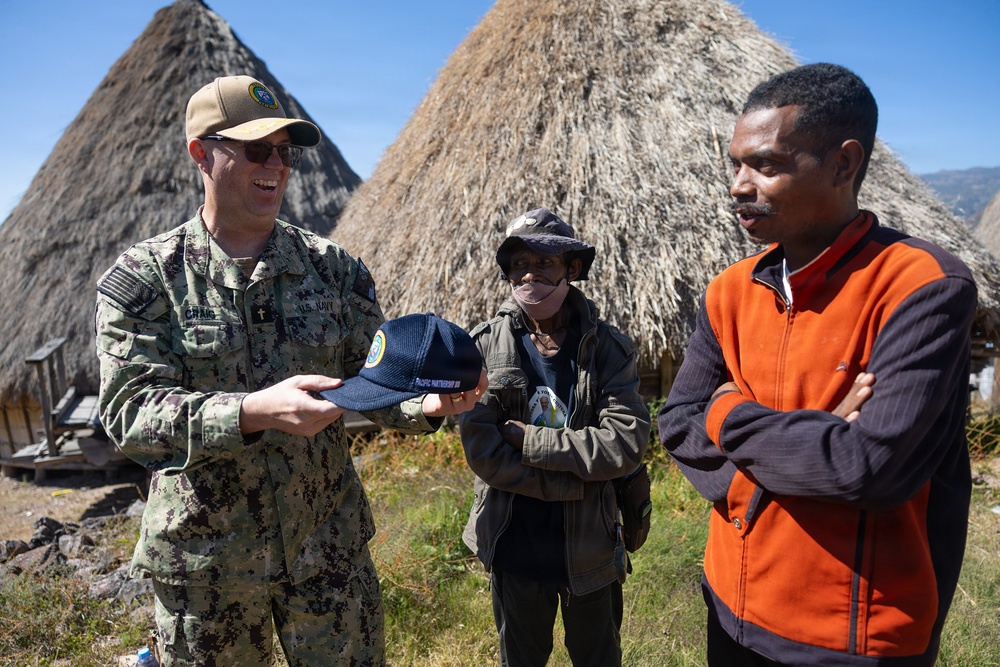 Pacific Partnership 2026 Visits Hohulu Sacred Houses and Meets with Leaders