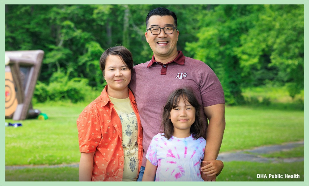 Bonding over bugs: How a U.S. Army entomologist and his daughter share a passion for science