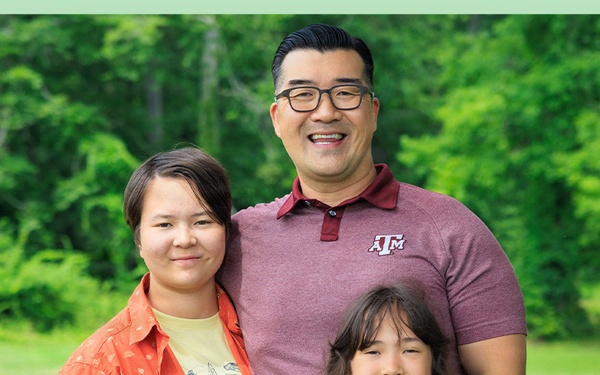 Bonding over bugs: How a U.S. Army entomologist and his daughter share a passion for science