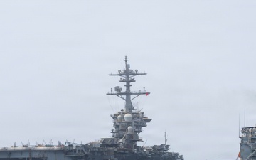 Abraham Lincoln Conducts Replenishment-at-Sea with Henry J. Kaiser