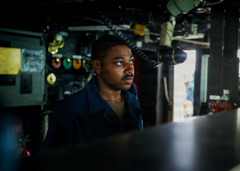 Bridge Operations Aboard USS Mason (DDG 87)