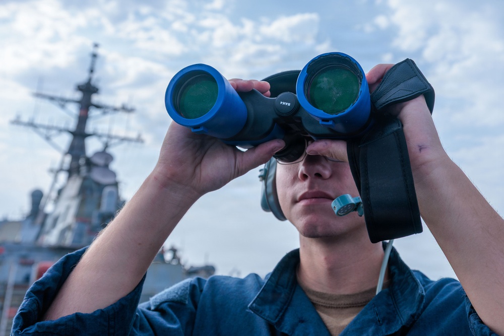Watchstanders aboard USS Gonzalez