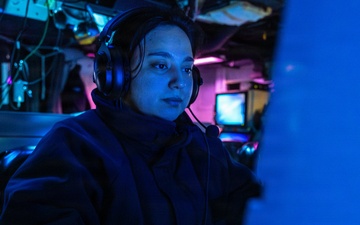 Watchstanders aboard USS Gonzalez