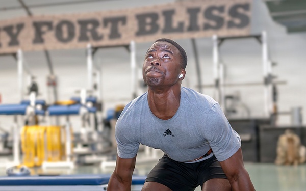 Soldiers dig deep during Bliss MWR powerlifting event