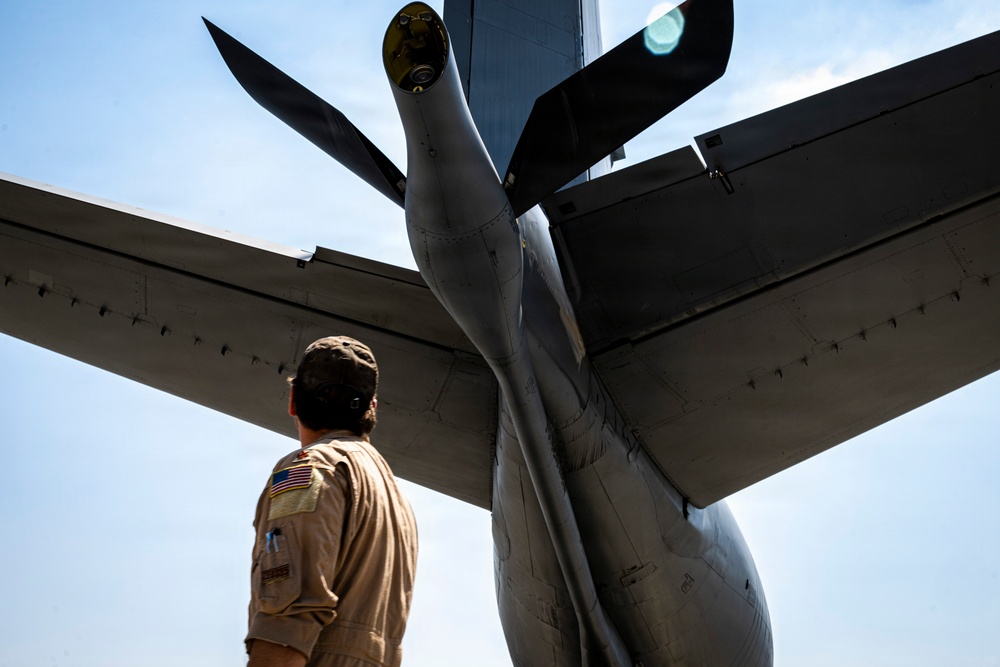 F-16s refueled over CENTCOM AOR