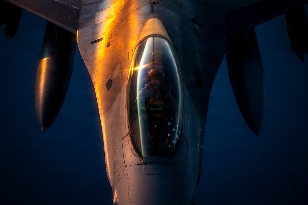 F-16s refueled over CENTCOM AOR