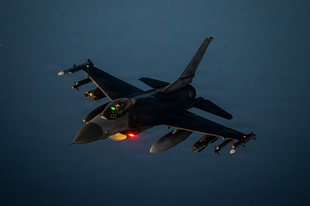 F-16s refueled over CENTCOM AOR