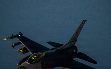 F-16s refueled over CENTCOM AOR