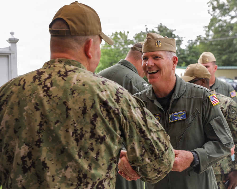 Commander, Naval Air Force Atlantic, visits Air Test and Evaluation Squadron One