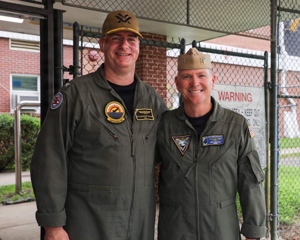 Commander, Naval Air Force Atlantic, visits Air Test and Evaluation Squadron One