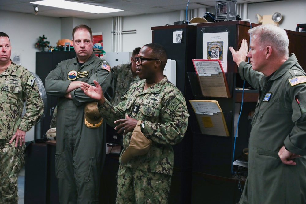 Commander, Naval Air Force Atlantic, visits Air Test and Evaluation Squadron One