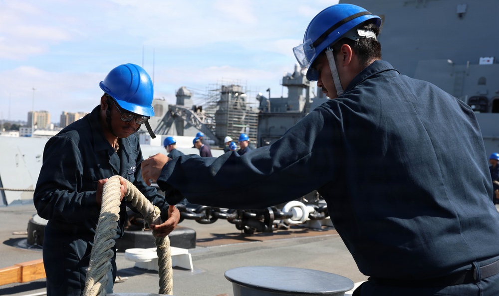 Anchroage Conducts COMPTUEX With Makin Island Amphibious Ready Group