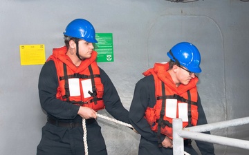 Ronald Reagan Sailors Perform a Rigid Hull Inflatable Boat Onload