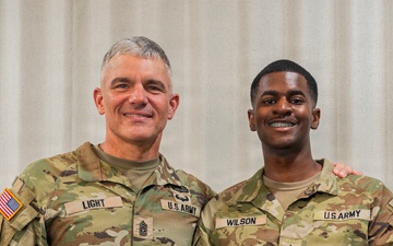III Corps command sergeant major talks with 75th FA BDE senior enlisted leaders
