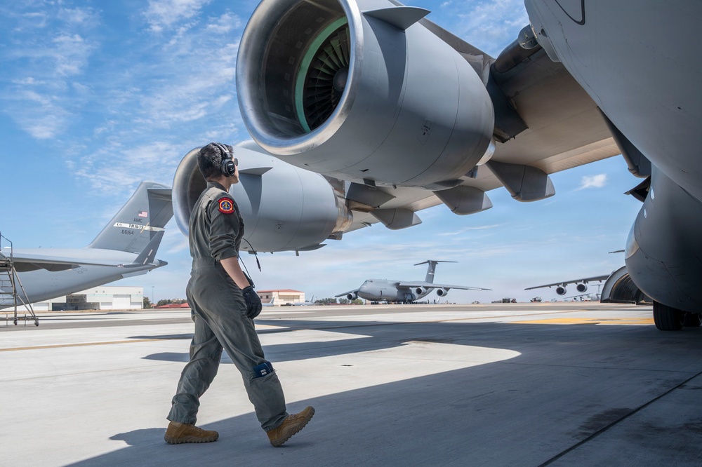 Sharp, Swift and Precise: 21st AS Masters C-17 Tactical Training