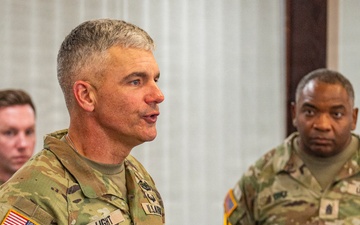 III Corps command sergeant major talks with 75th FA BDE senior enlisted leaders