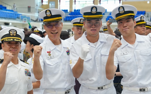 ROK and U.S. Navies Celebrate NCO Graduation