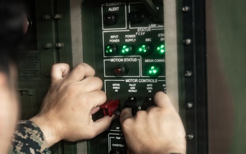 U.S. Marines Operate TPS-80