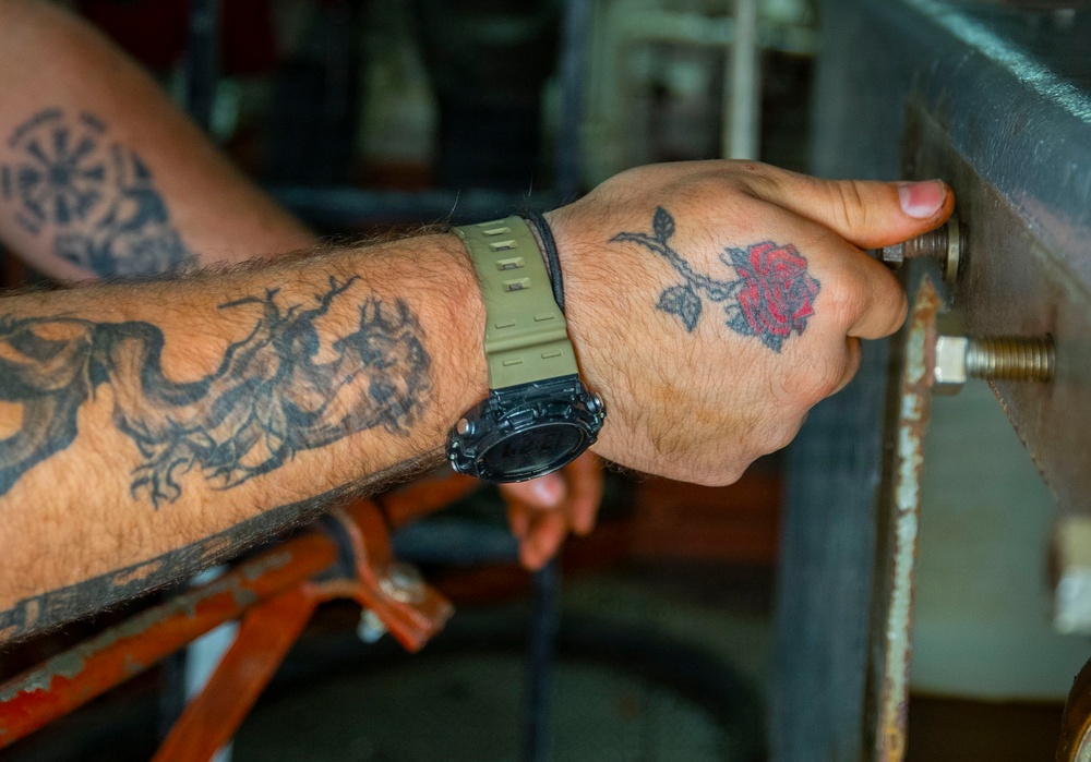 USS Benfold Sailors Conduct Maintenance
