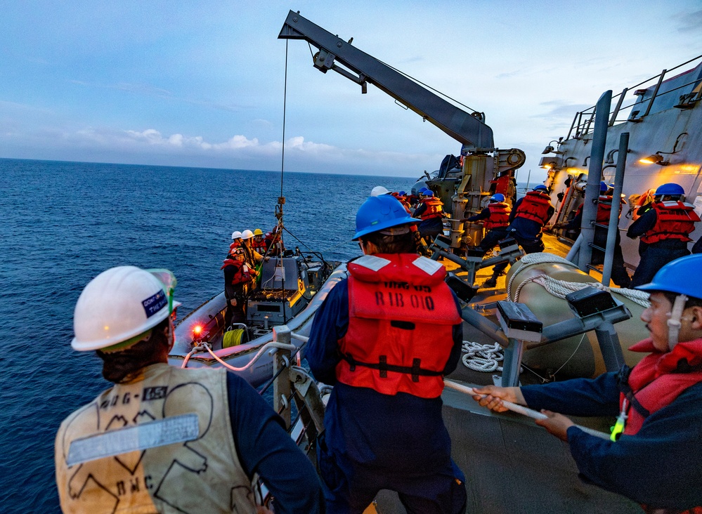 USS Benfold Conducts RHIB Operations