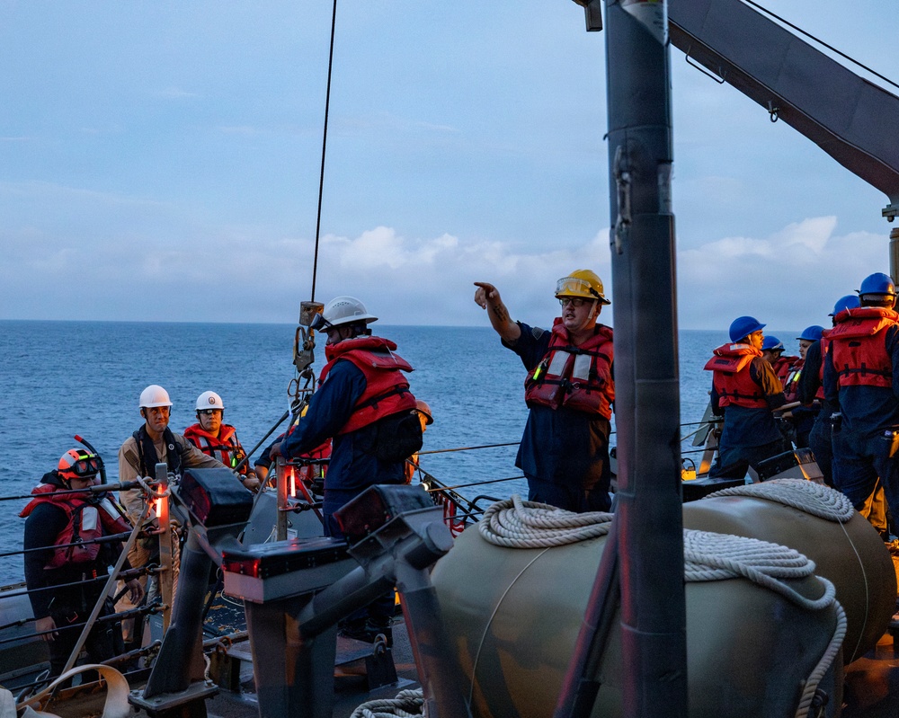 USS Benfold Conducts RHIB Operations
