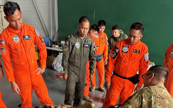 Flight Medics of the Hawaii Army National Guard Conduct a Medical Equipment Familiarization with the 505th Search and Rescue Group of the 205th Tactical Helicopter Wing in Clark Air Base, Pampanga, Philippines.