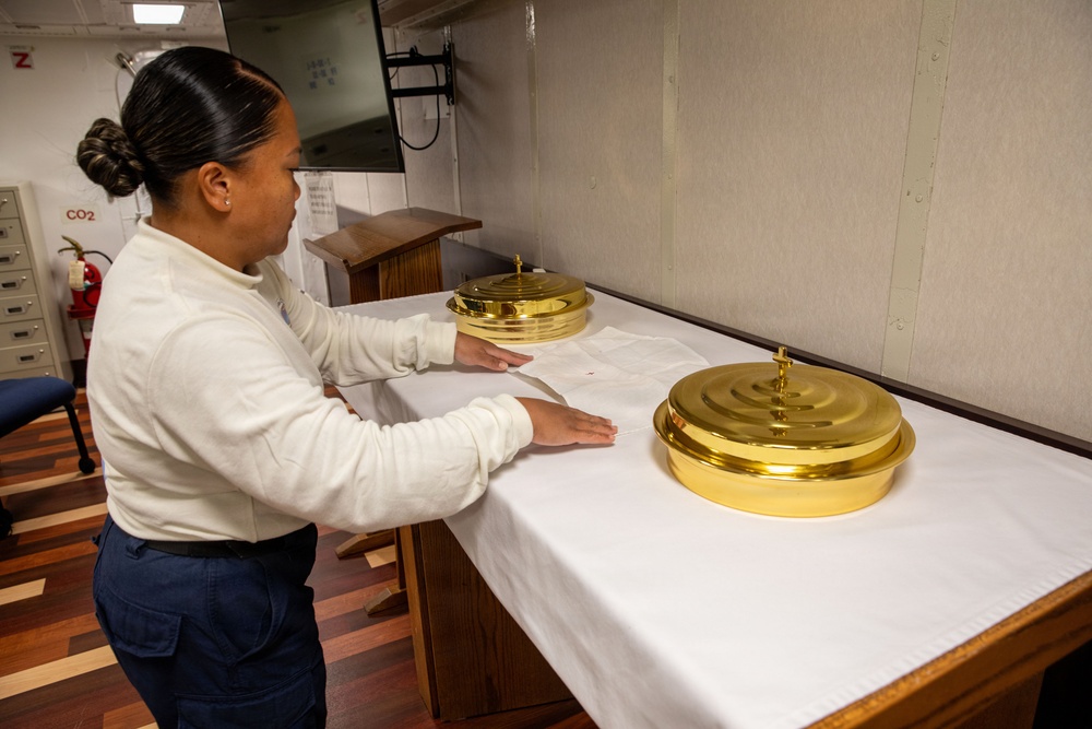 Religous Service Held Aboard USS Makin Island