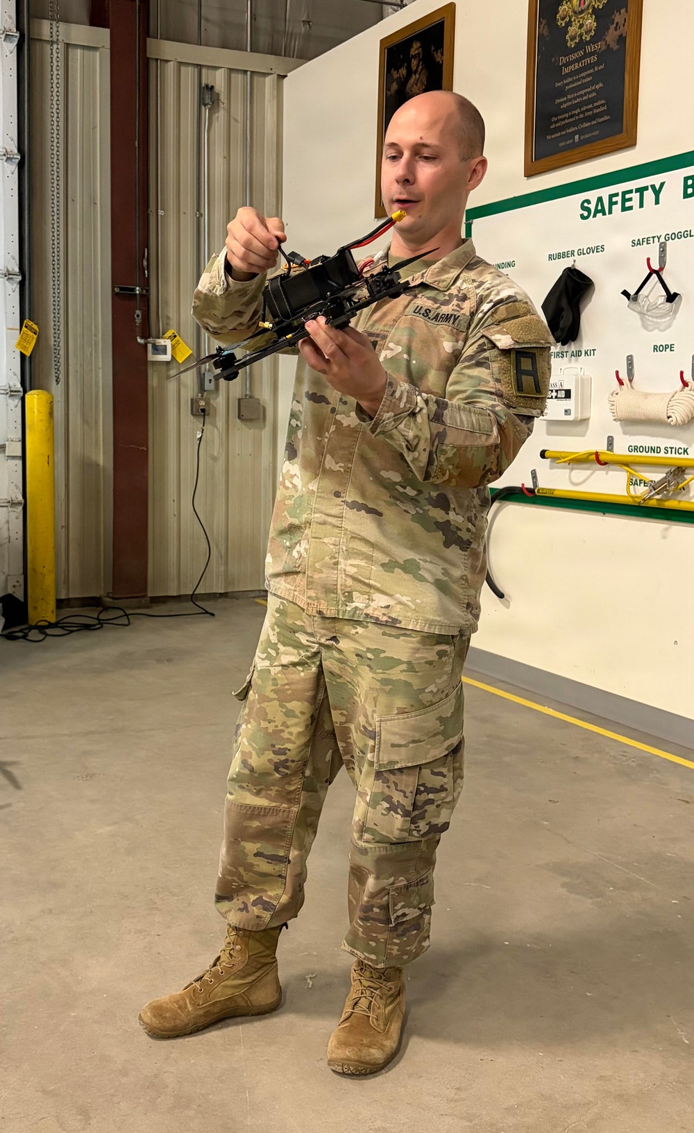 UAS SME Explains Drone to Soldiers