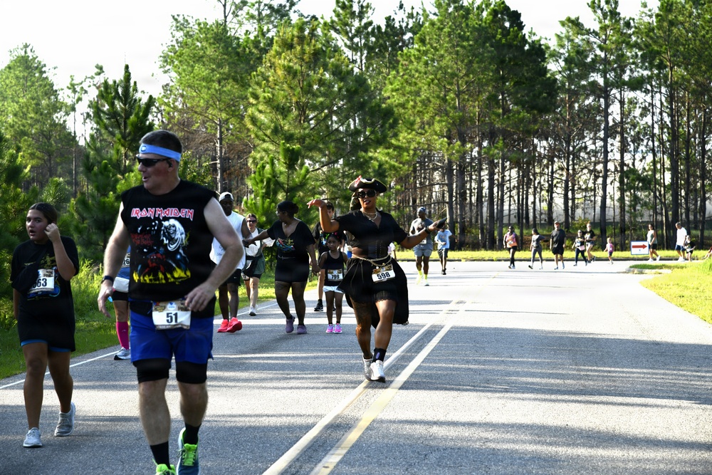 Soldiers, families don pirate gear to run final leg of summer 5K race series