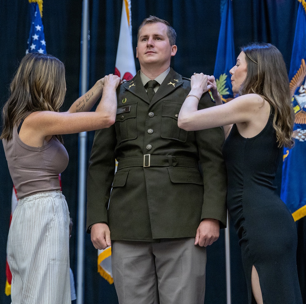 Illinois Army National Guard Officer Candidate School Graduates 22 Leaders